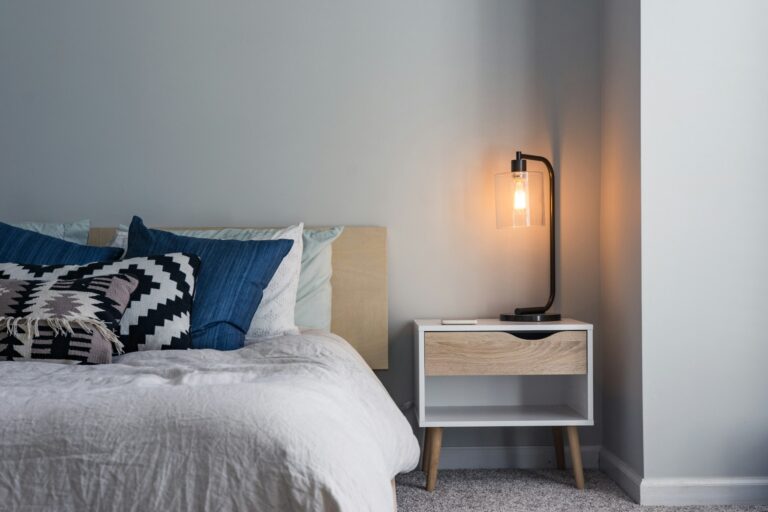 what to keep in bedside table