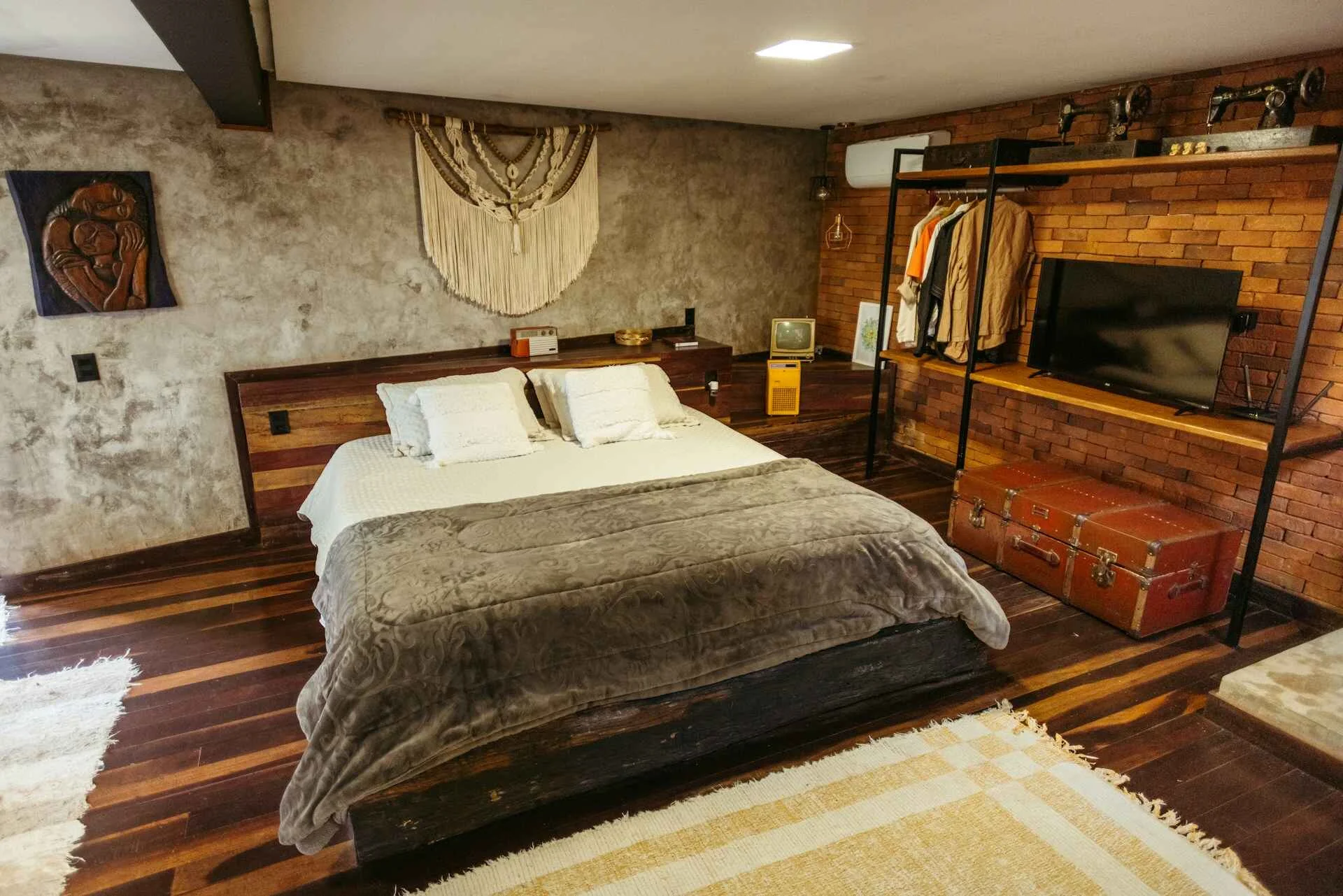 white rustic bedroom furniture