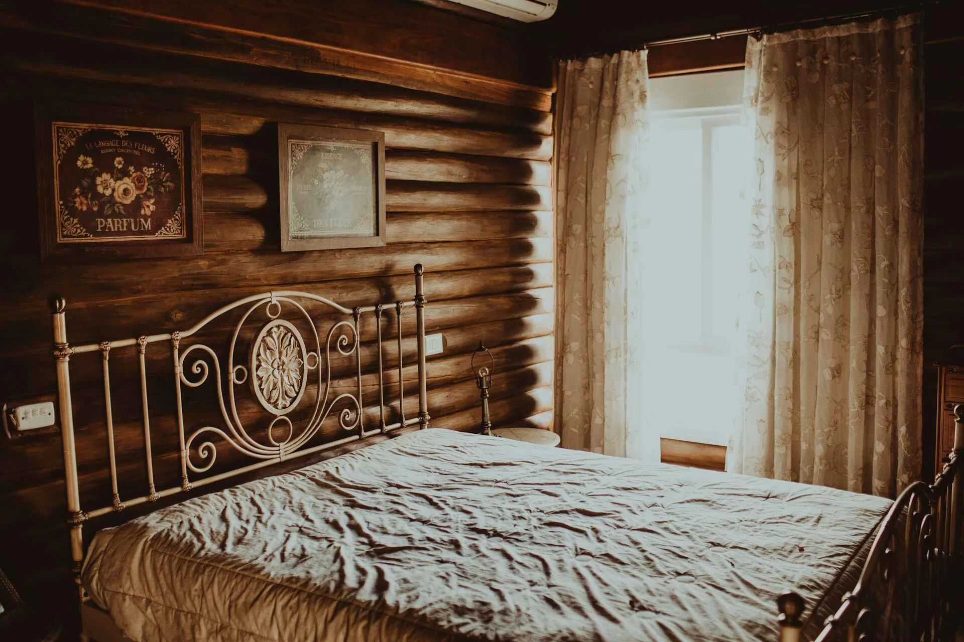 white rustic bedroom furniture