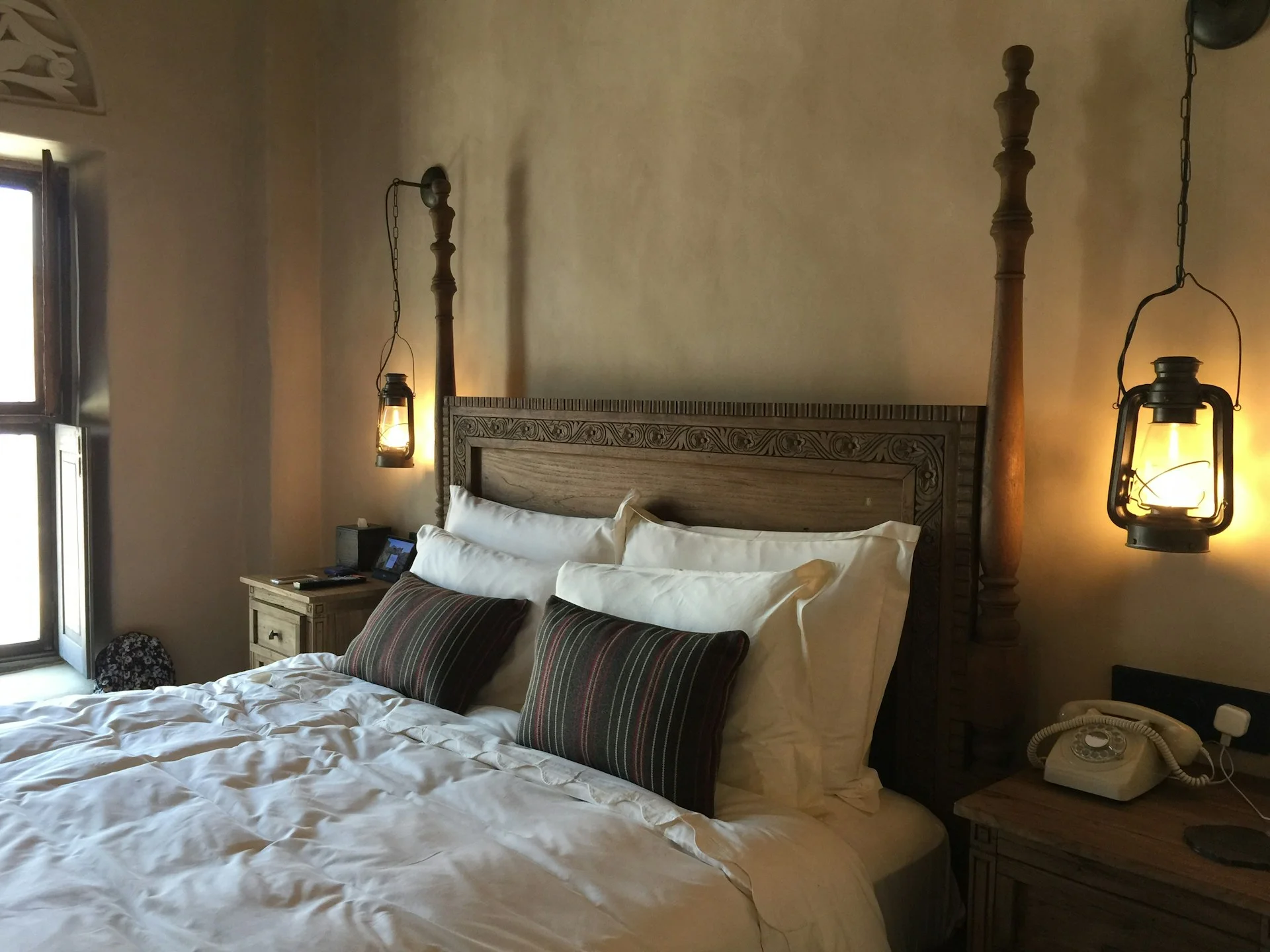 What Size Room Do You Need for a Queen Bed